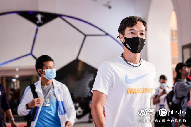 每日记录报了解到，阿森纳和利物浦已经开始探讨在自由转会的情况下说服姆巴佩来英超踢球，而且也在探索的财务和竞技方面的可能性。